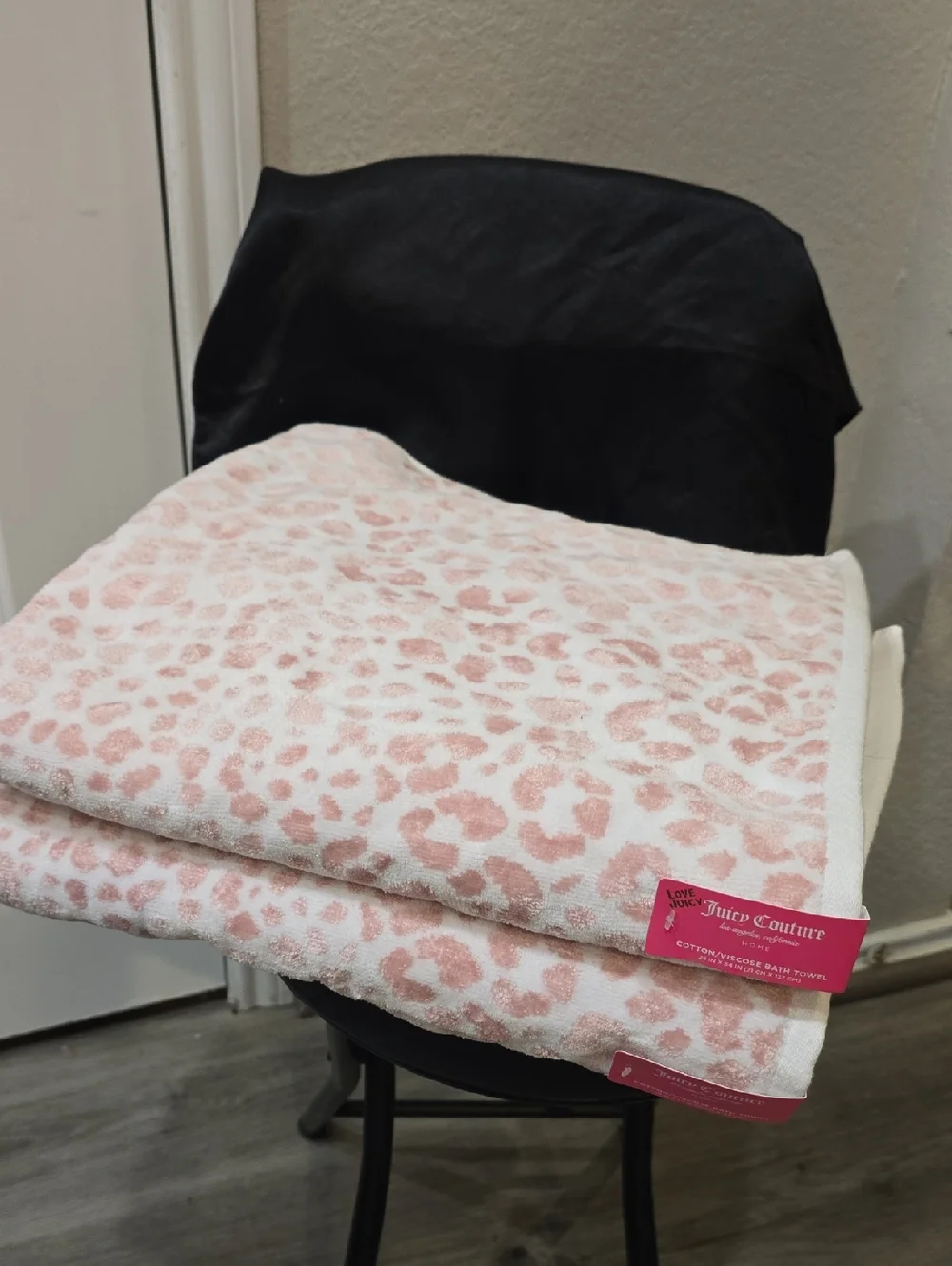 Juicy Couture Home Pink Leopard Print Bath Towel Set